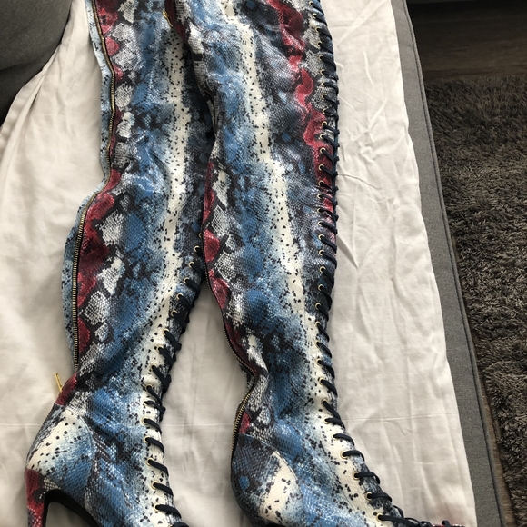 Boots - Picture 3 of 3